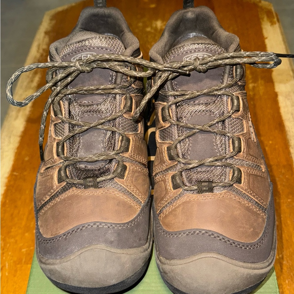 Keen men’s work shoes size 9.5